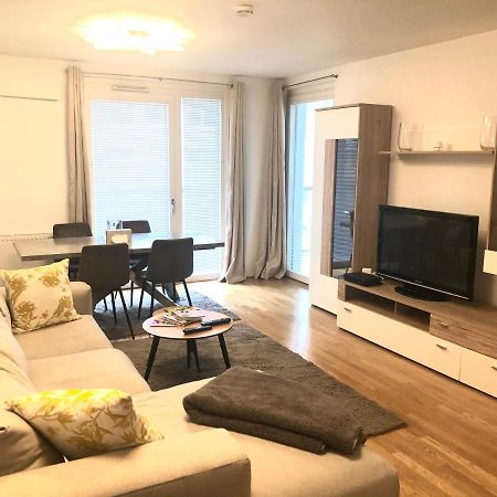 Amazing Austria Center Apartment Near Uno City Вена Экстерьер фото