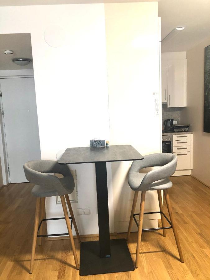 Amazing Austria Center Apartment Near Uno City Вена Экстерьер фото