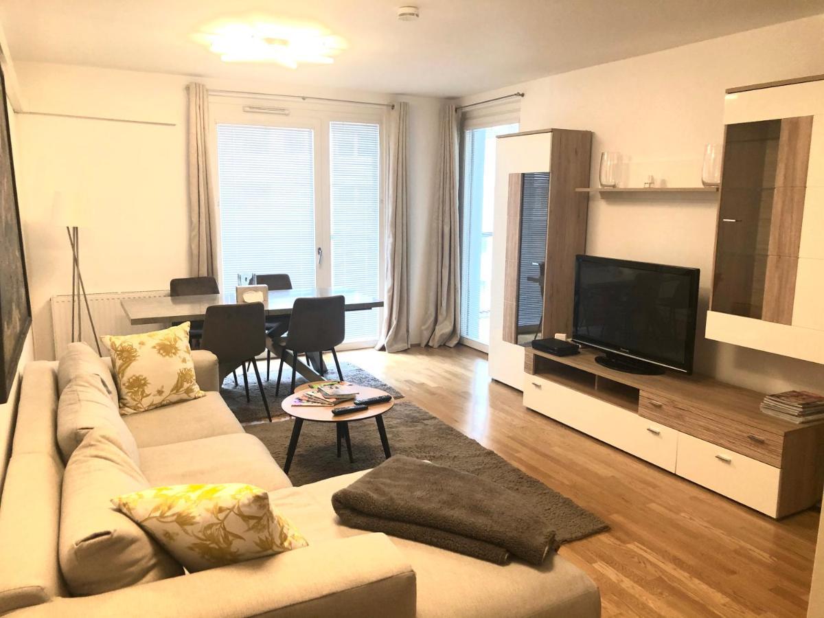 Amazing Austria Center Apartment Near Uno City Вена Экстерьер фото