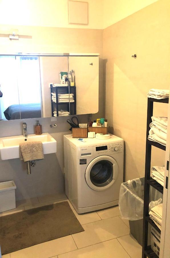 Amazing Austria Center Apartment Near Uno City Вена Экстерьер фото