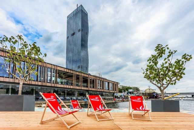 Amazing Austria Center Apartment Near Uno City Вена Экстерьер фото