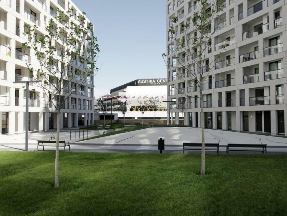 Amazing Austria Center Apartment Near Uno City Вена Экстерьер фото