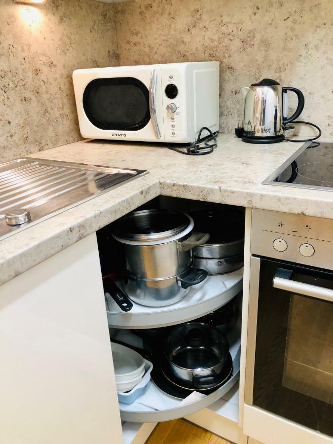 Amazing Austria Center Apartment Near Uno City Вена Экстерьер фото